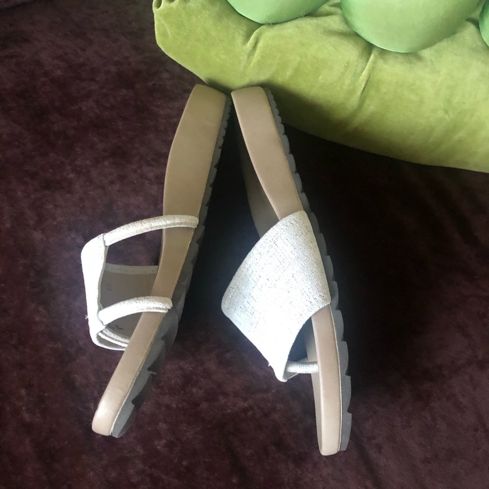 NWOT Donald J. Pliner “Tiso” Sandals - Picture 2 of 4